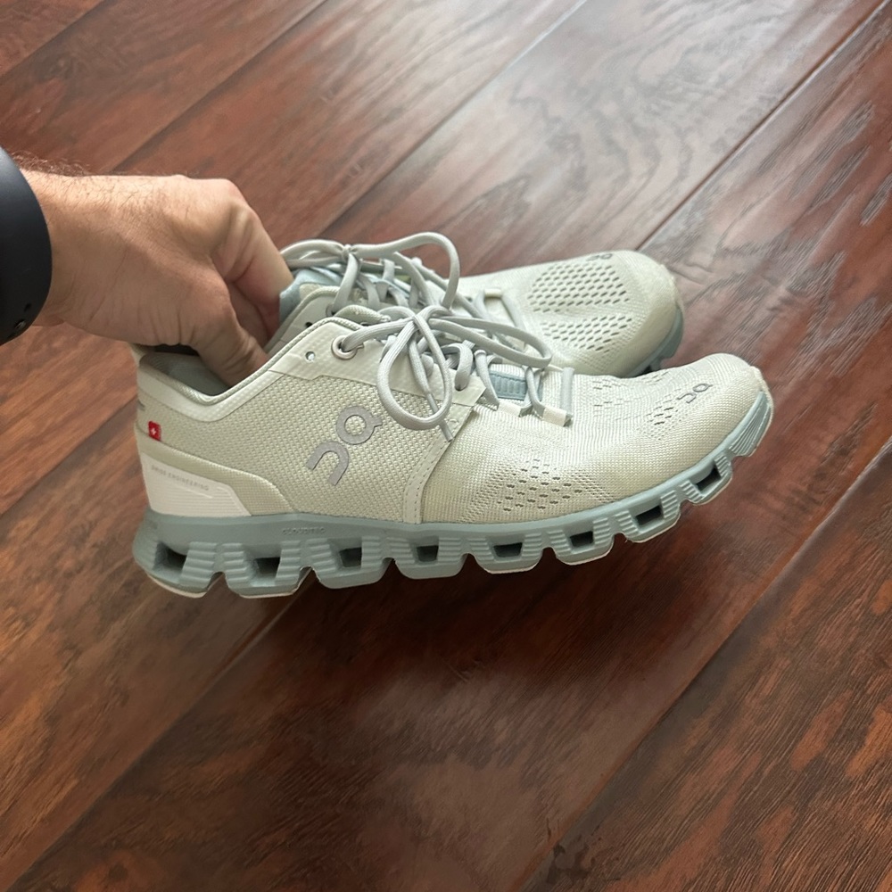 On cloud shoes. Woman’s. Size 7. Barely worn